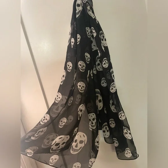 SHEER SKULLS ☠️ | Black & White Skull Print | Scarf (Brand New!) 💕✨ - Picture 6 of 12
